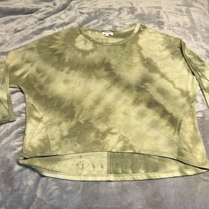 Ladies the dyed Umgee oversized long sleeve top. Army green color size small
